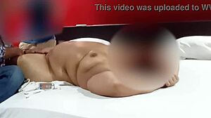 descubriendo nuevas sensaciones masaje inolvidable frente a él.