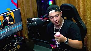 पॉडकास्ट में चुदाई! लंड निकालकर टॉय से हिलाया हावेना सेप रेड शीयर में