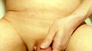 Japanese gay amateurs give handjob to cumshot