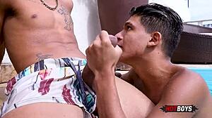 fodendo o cu do novinho playboy com blowjob e big cock.