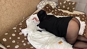 Cum on Arab milf's sexy leggings in hardcore