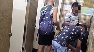 Sexo No Banheiro da Estação de Metro com Brazilian Hottie