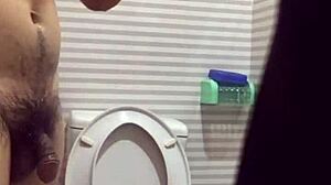 Vietnamese gay man meets partner on Blued for intimate encounter