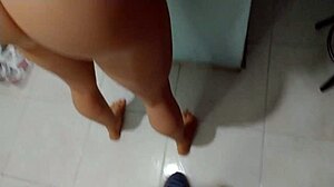 La Sucia de Mi Madrastra No Me Dio Coño Hoy Así Que Me Jalé la Mano