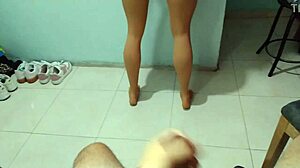 La Sucia de Mi Madrastra No Me Dio Coño Hoy Así Que Me Jalé la Mano