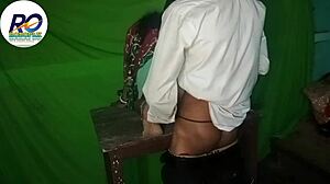 इंडियन भाभी साड़ी में सेक्सी लगती है फुल चुदाई के लिए