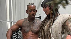 अरब इन्फ्लुएंसर को ईद से पहले बेडरूम में चोदा