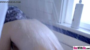 मेरी छोटी 18+ सौतेली बहन इज्जी बेल ने विशाल लंड की प्यास बुझाई हर पल मजा