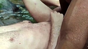 Negão Dotado Estourando o Cu do Twink na Cachoeira em Ação Amadora Intensa