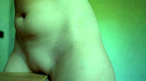 hey, wanna watch my naked pussy rubbing clips? got a hot skinny bod to show off!