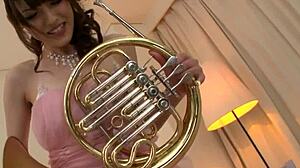 she blows her horn, then uses it to get off!