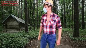 Caperucita, addicted to sex, seeks fun in the forest