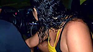 Watch Deisyyeraldine Suck Stranger's Cock in Medellin Taxi?