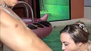 Safada Me Chamou Para Conserta A Pisina E Ela Acabou Sentando Na Piroca Grossa E Grande!