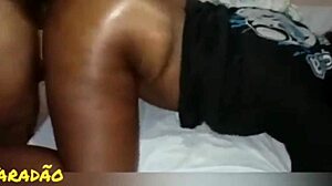 Enchendo o cuzinho de leite with natural tits and big pussy in homemade deepthroat.