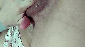 gosta de ver eu destruindo minha bucetinha e mostrando seios lindos?