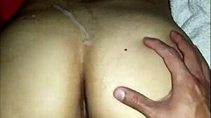 Despertando a la hermana de mi amiga a punta de verga desbaratando la cama