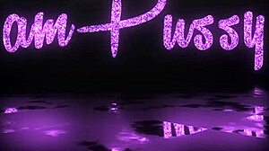 Asian amateur woman exposes and touches her shaved pussy 😍