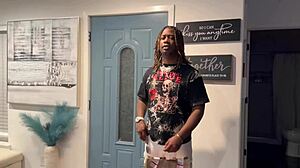 Whoa! Delivery guy trapped in steamy mess with horny customer craving his cock for wild doggystyle