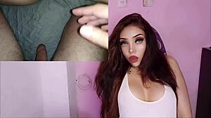 Vagina virgen siendo cogida por primera vez