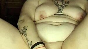 Blanquieta se masturba solita con juguetes y squirting