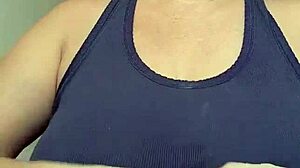 ब्लोंड मैच्योर मिल्फ टिटिया एलन के लिए बड़े नेचुरल चुचे सोलो में दिखाई