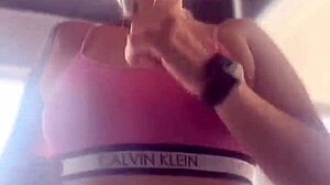 fui treinar na academia com um plug anal no cu fiquei com muito tesão chegar em casa meu cu vai tã lubrificado e largo pra mete rola dentro