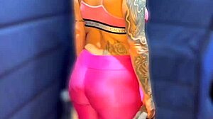 fui treinar na academia com um plug anal no cu fiquei com muito tesão chegar em casa meu cu vai tã lubrificado e largo pra mete rola dentro