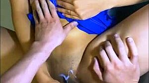 La Estudiante De Intercambio Se Quedó En El Apartamento De Su Tutor Masculino Y Aunque Su Relación Era Estrictamente Profesional Ella No Podía Evitar Sentirse Atraída Por Él