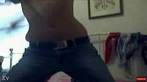 Webcam Strip Shows Wet Pussy With Dildo