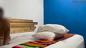 Masturbaci�n doble primera parte - desp�es de que recib� un masaje desnuda masturb� a mi esposo y al invitado juntos