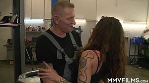 सेक्रेटरी जॉब के लिए गांड कुर्बान