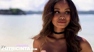 Putri Cinta dances horny on poolside