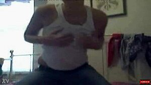 Webcam Strip Shows Wet Pussy With Dildo