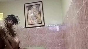 me encontré con mi ex y nos fuimos a coger mientras el cornudo esperaba