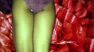 Indian bhabi full silhouette picture of pussy