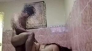 me encontré con mi ex y nos fuimos a coger mientras el cornudo esperaba