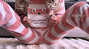 Teen Fingering Hairy Wet Pussy