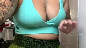 Wearing tight shorts, wanna see my pussy split open while flashing in public?