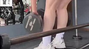 Curvy gym girl SHOWS her BIG ASS