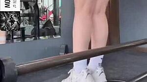 Curvy gym girl SHOWS her BIG ASS