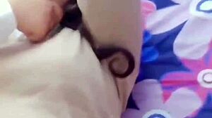 Chamaca mexicana de escuela resultó muy cachonda y complaciente, se deja hacer de todo a cambio de computadora para su escuela, follada sin condón real.