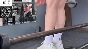 Curvy gym girl SHOWS her BIG ASS