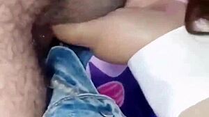 Chamaca mexicana de escuela resultó muy cachonda y complaciente, se deja hacer de todo a cambio de computadora para su escuela, follada sin condón real.