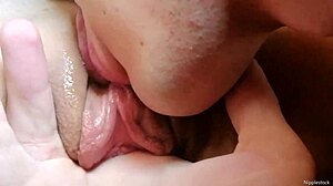 Watch This Close-Up Pussy Licking Orgasm