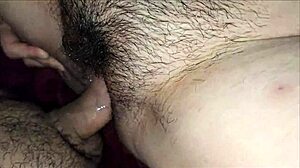 I'm toqueteando my stepdaughter in her pussy