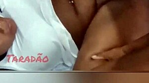 Safada ordenhando leite de pica in hot group massage