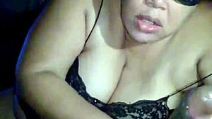 Safada ordenhando leite de pica in hot group massage