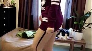 ब्रिटिश रंडी लंदन घर में गांड फ्लैश कर रही