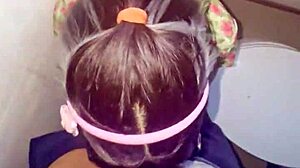 Mis amigos estaban cogiendo en los cuartos y me tuve que coger en el baño de una casa a la morrita enfiestada en una fiesta de compas